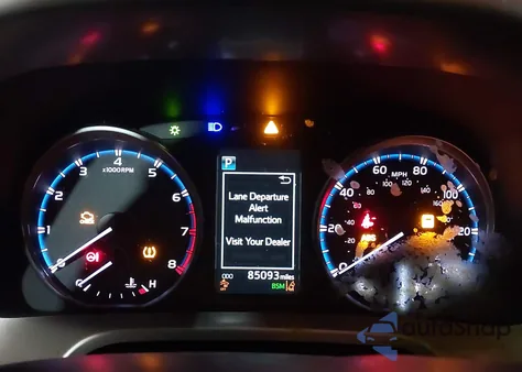 2018 Toyota Rav4 Xle from USA, damaged, VIN JTMWFREV8JJ729330